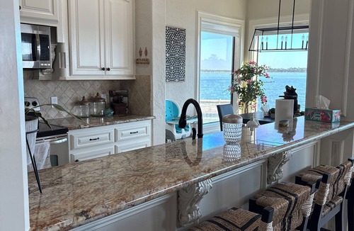 Montgomery House | Amazing waterfront 3-bedroom house with pool and hot tub on Lake Conroe