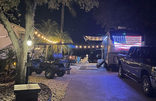 River Ranch RV Rental | Amazing Waterfront Site at River Ranch RV Resort