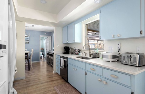 West Bradenton House | AMI Escape in 10 Min! Pool, Spa, Firepit & Game Room – Pet Friendly