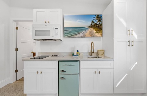 Sanibel Hotel | Anchor Inn & Cottage - King Pondview Room