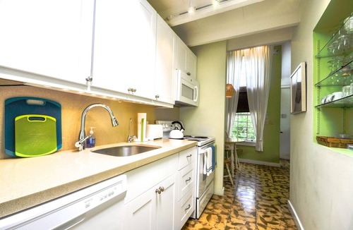 Historic Seaport Cottage | Ann Street Cottage: A bright and airy home near Duval Street