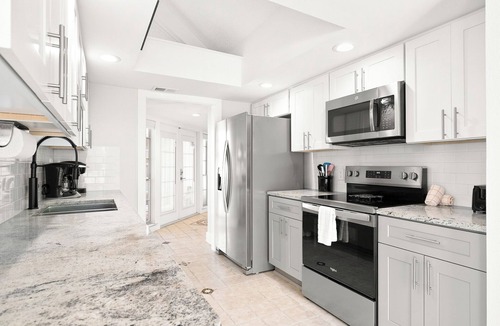 Holmes Beach House | Anna Cabana 4 · Fireplace · Pool & Patio