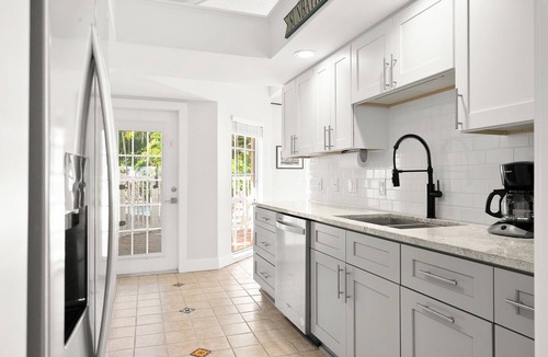 Holmes Beach House | Anna Cabana 4 · Fireplace · Pool & Patio