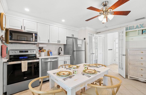 Holmes Beach House | Anna Cabana Bungalow #1. Steps to Gulf. Shared Heated Pool.
