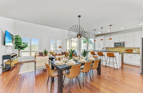 Bradenton Beach House | Anna Maria Island Beach Palace-Private Pool-Private Outdoor Kitchen-Free Wi-Fi
