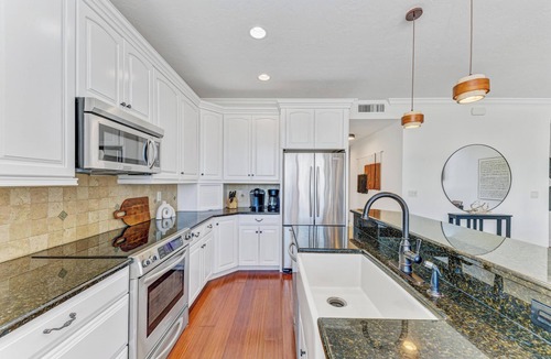 Bradenton Beach House | Anna Maria Island Beach Palace-Private Pool-Private Outdoor Kitchen-Free Wi-Fi