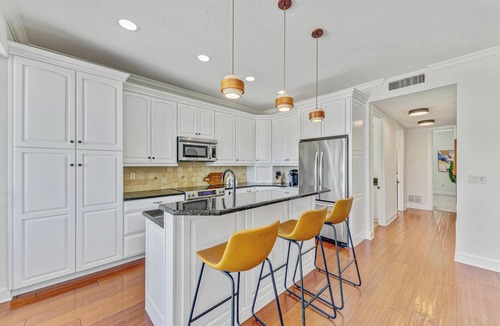 Bradenton Beach House | Anna Maria Island Beach Palace-Private Pool-Private Outdoor Kitchen-Free Wi-Fi