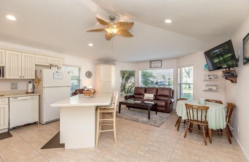 Vero Beach House | "Another Day in Paradise" Cozy, quaint 2-1 cottage in a serene relaxing setting