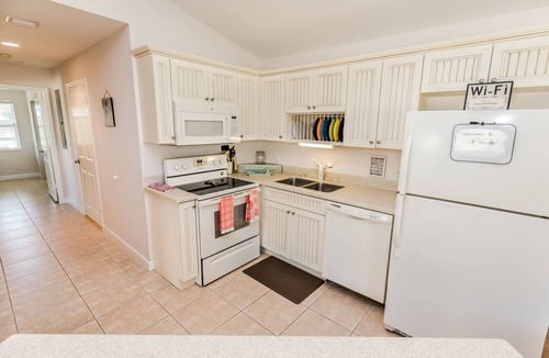 Vero Beach House | "Another Day in Paradise" Cozy, quaint 2-1 cottage in a serene relaxing setting
