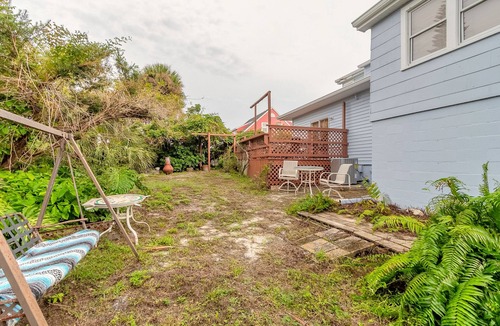 South Peninsula Historic District House | Antique Beach House 1 Block to Beach - 6 Month Minimum Rental