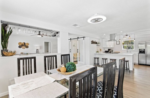 Venice House | AQUA VISTA * WATERFRONT RESORT STYLE * NEAR BEACHES