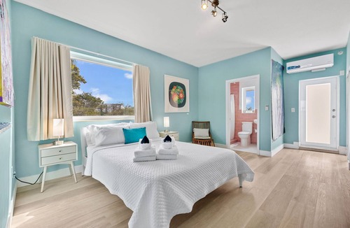 Northeast Miami Hotel | Artists' Suite at the New Yorker Hotel - Park View, Free Parking/Coffee/Bagels!