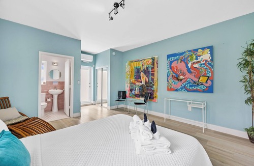 Northeast Miami Hotel | Artists' Suite at the New Yorker Hotel - Park View, Free Parking/Coffee/Bagels!