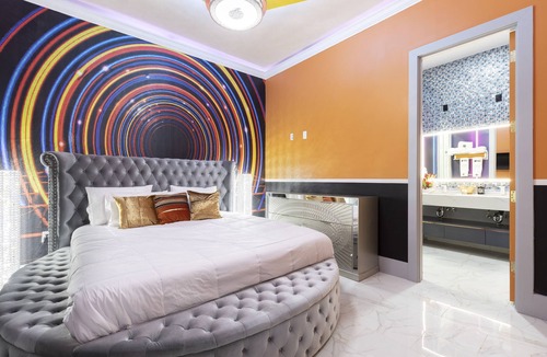 Loughman Resort | AS SEEN ON TV EXTREME TWIN RESORT MANSIONS