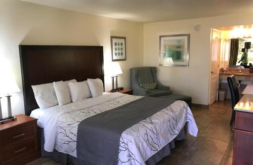 Fort Pierce Hotel | At Home Inn - Fort Pierce