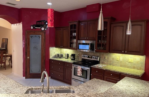 Deltona Lakes Villa | August offer: Group Getaway, up to Sleeps 22, 5BR, Huge Home 6-Car Parking