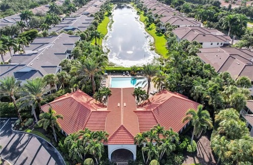 Naples Condo | Avail 2025 Season Naples FL Coach Home 3 Bed 2 Car Gar Resort Pool Gated Beaches