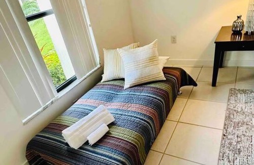 Central Naples Apartment | Awesome Apartment near the Beach