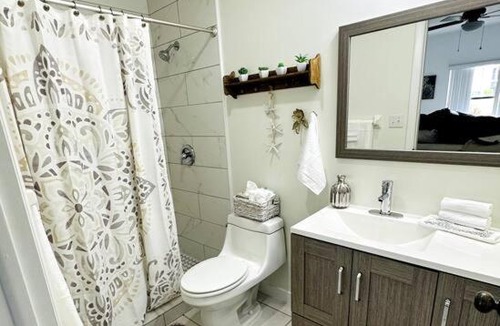 Central Naples Apartment | Awesome Apartment near the Beach