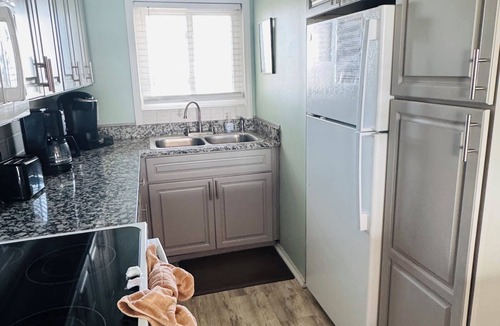 Biltmore Beach Condo | AWESOME AUGUST DEAL: 8/22-8/29=1250 Total! 5star/Beachfront/FREE Beach Chairs!