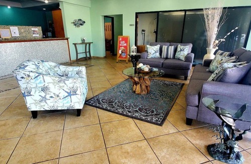 Vero Beach House | Awesome Find! With Swimming Pool & FREE Breakfast, Close to Holman Stadium!