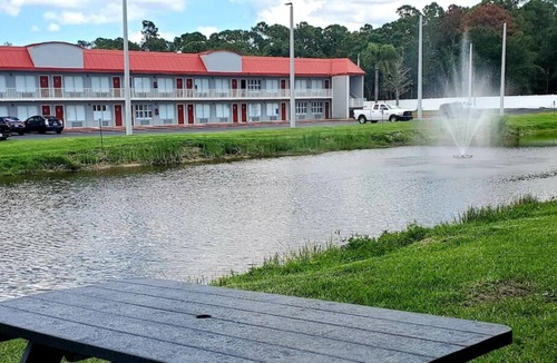 Vero Beach House | Awesome Find! With Swimming Pool & FREE Breakfast, Close to Holman Stadium!