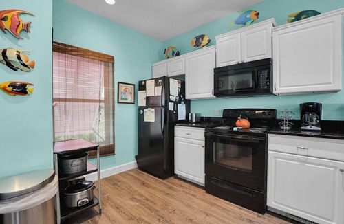 Oceanmarsh Subdivision House | Awesome sunsets! Natural beach! Golf cart and Hunting Island passes included.