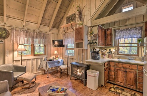 Cleveland Apartment | Back on Market! Creekside Cottage Near Table Rock