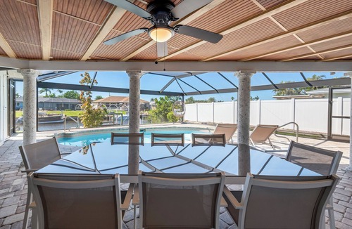 Caloosahatchee House | Back to School Discount! 6 min to Downtown-Heated Pool, Beach Essentials