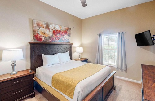Bahama Bay House | Bahama Bay Resort first-floor condo with pools & tennis court - near theme parks