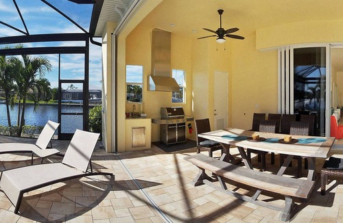 Yacht Club House | Bahama Breeze-Location! Great Views Above Intersecting Canals w Short Gulf Acces