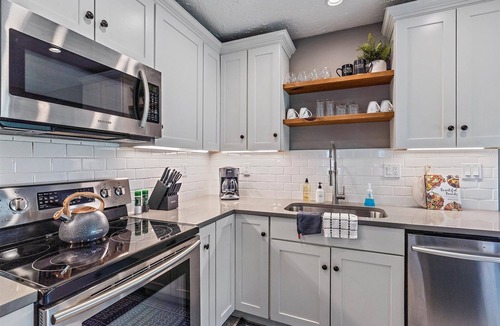 Sarasota House | Bahama Breeze | Private Pool w/Patio + Outdoor TV!