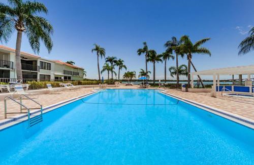 Isla del Sol House | Bahia Bright and Sunny Lakeside Villa
