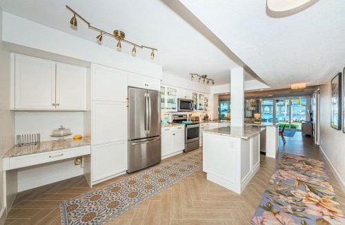 St. Petersburg House | Bahia Vista Sandy Toes, Sailboats & Spectacular Sunsets - All On Isla