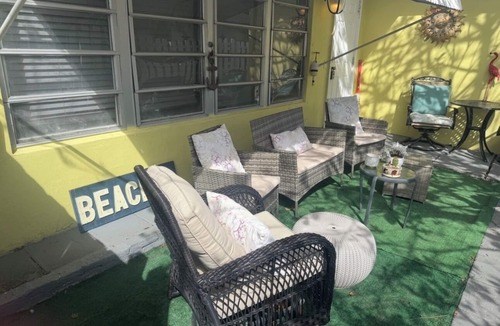 Lake Worth Corridor House | Banana Beach House