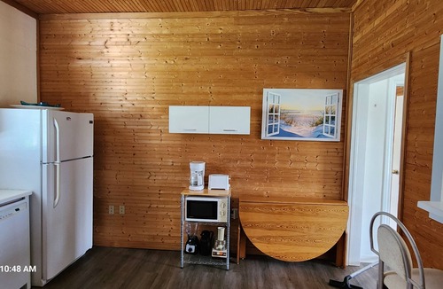 Laurel House | Banana Cabana! Pool home 3.5 miles to Nokmis Beach
