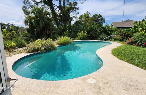 Laurel House | Banana Cabana! Pool home 3.5 miles to Nokmis Beach