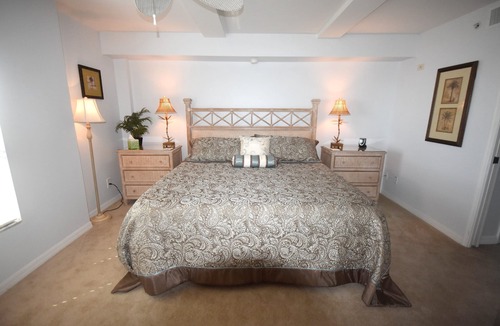 Englewood Condo | Barefoot Beach Getaway