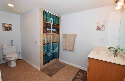 Englewood Condo | Barefoot Beach Getaway