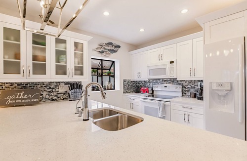 Bonita Shores House | Barefoot Bungalow - Charming pool house on the bay