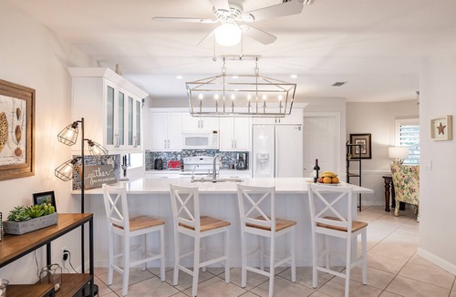 Bonita Shores House | Barefoot Bungalow - Charming pool house on the bay
