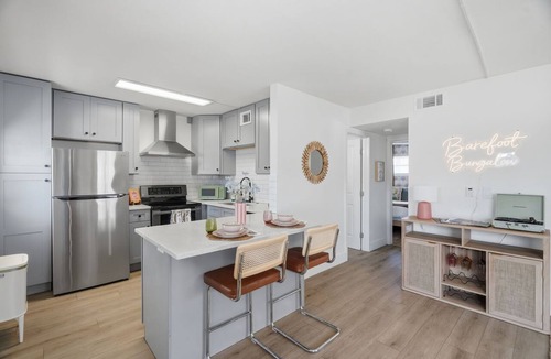 Park East Apartment | Barefoot Bungalow 1 - Downtown, Beach & SRQ