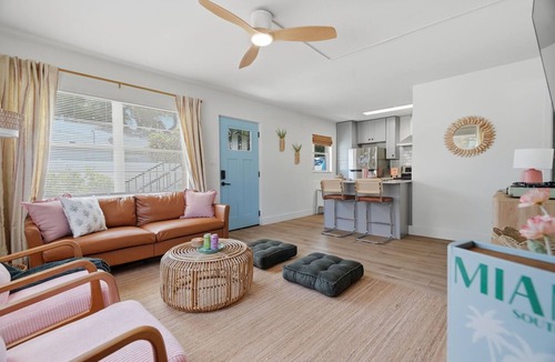 Park East Apartment | Barefoot Bungalow 1 - Downtown, Beach & SRQ