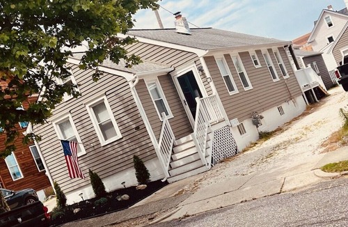 Somers Point House | BAY AND BEACH Relax in this well appointed beach cottage in historic Old Town