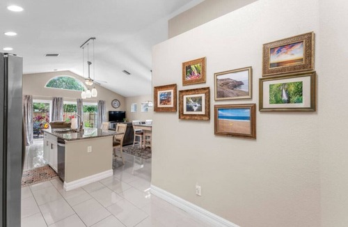 Vamo House | Bay Area Oasis: Luxury Retreat near Siesta Key Beach
