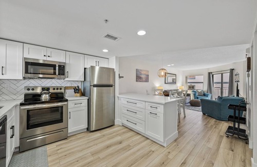 Belle Vista Condo | Bay + Gulf Views | Beachfront Pool + Hot Tub