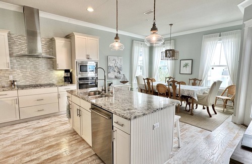 Navarre Beach House | “Bay Side Retreat” Luxury Vacation Home, Pool/Hot tub, Paddleboard/Kayak