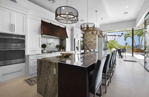 Isles of Capri House | Bay View Contemporary Home/4BR 4BA - Isles Of Capri & Marco Island area.