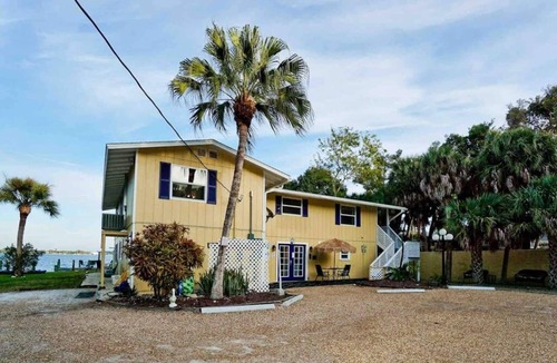 Englewood Villa | Bay Waterfront Mermaid's Retreat Delights! Great spot on desirable Manasota Key!