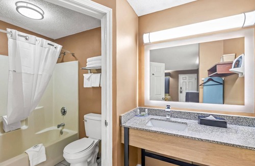 Forest City Hotel | Baymont by Wyndham Forest City